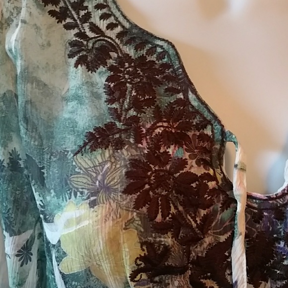 Boho Gypsy Floral Print Embroidered Tunic Top - Picture 5 of 8